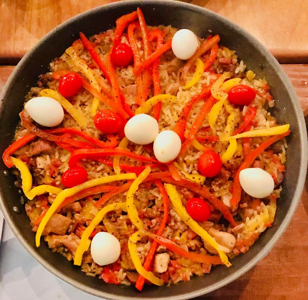Já imaginou sair pra jantar e preparar seu prato?