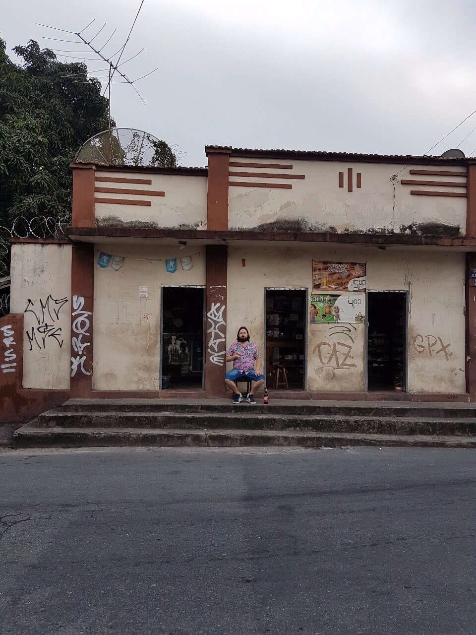 Armazém que vende de tudo há mais de 70 anos sobrevive de maneira heróica aos grandes comércios e se torna um oásis em meio à pasteurização vigente em Belo Horizonte