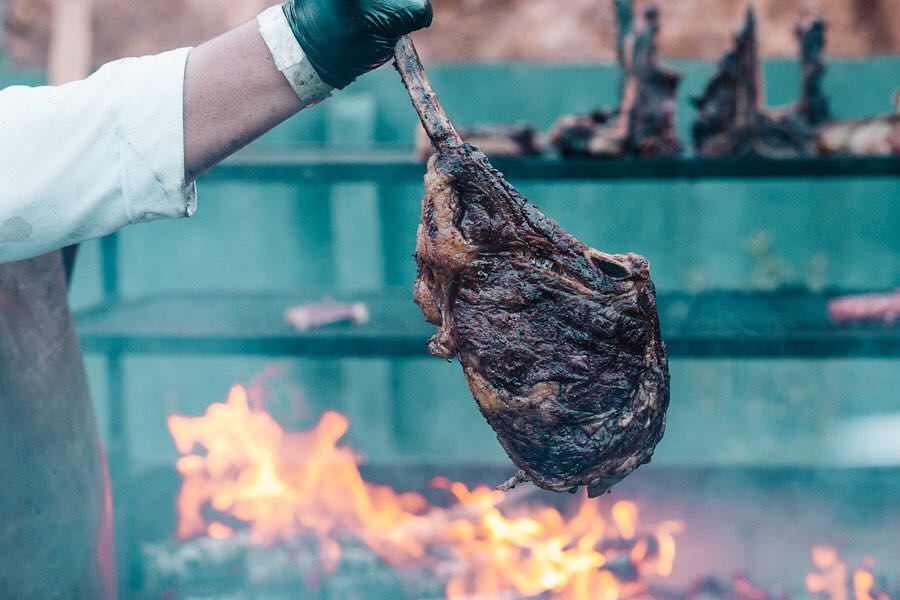 Cozinha ao ar livre e tudo na brasa: festival Fuegos tá chegando!