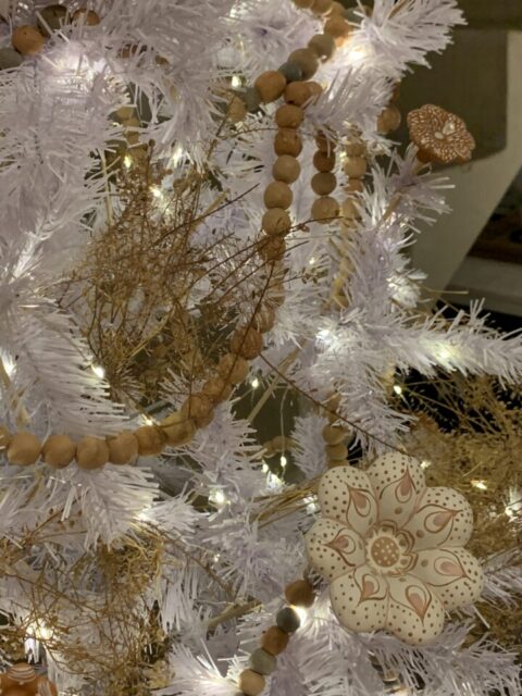Árvore de natal para valorizar a Arte Popular Brasileira
