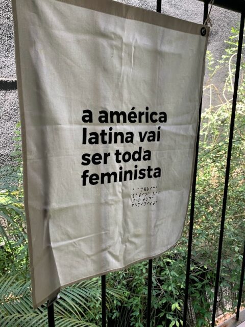 Manifesto na Praça da Liberdade no Dia da Mulher