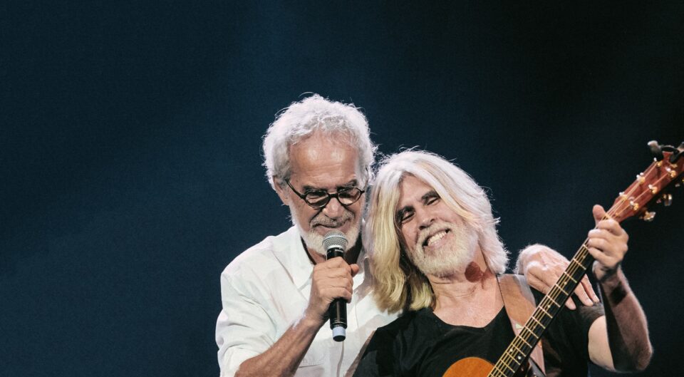 Oswaldo Montenegro e Renato Teixeira no palco